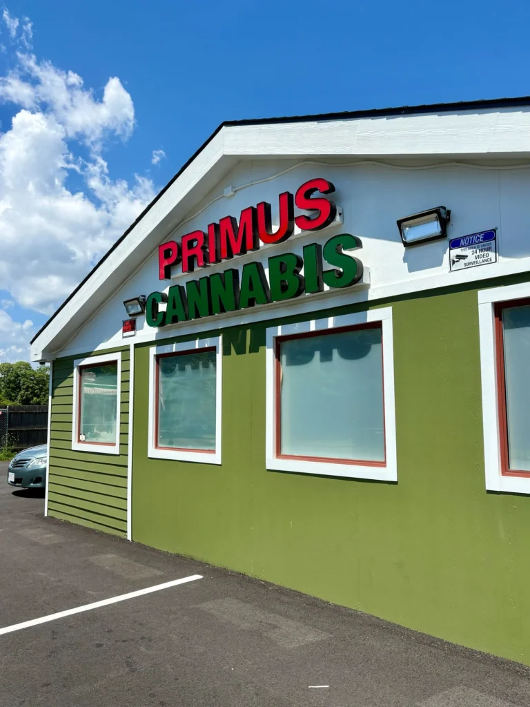 Primus – Springfield interior with Good Vibes packaging and product information.